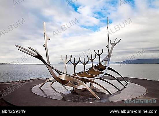 Sculpture Sólfar, Viking ship made of steel, artist Jón Gunnar Árnason, Reykjavik, Iceland, Europe.