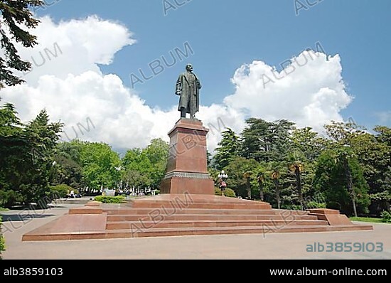Lenin monument, Yalta, Crimea, Ukraine, Europe.