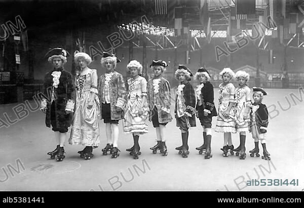 Historic photograph, actors in costume on roller skates, around 1925.