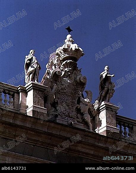 PALACIO REAL-ESTATUA DE RECAREDO I Y LIUBA II - ESCUDO BORBON.