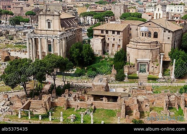 View from the Palatine Hill on the Forum Romanum or Roman Forum, Rome, Lazio, Italy, Europe.