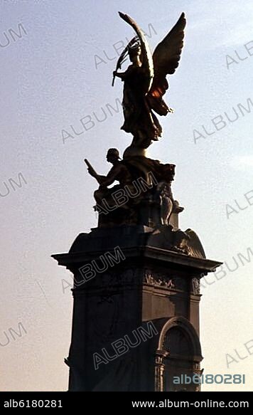 THOMAS BROCK. VICTORIA MEMORIAL- 1911-MONUMENTO A LA REINA VICTORIA FRENTE AL PALACIO DE BUCKINGHAM.