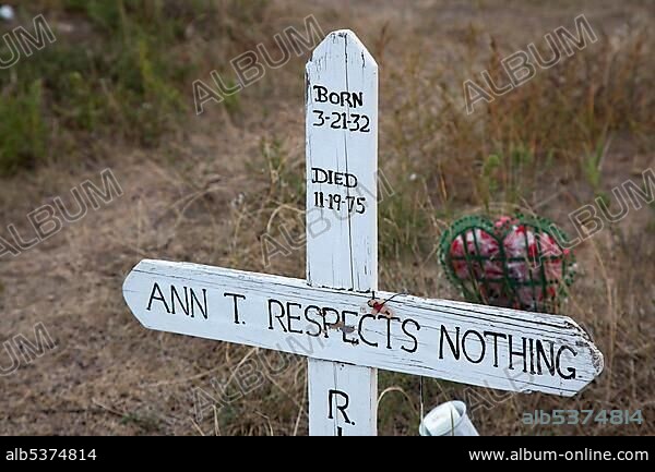 Cemetery on the site of the 1890 Wounded Knee battlefield, on the Pine Ridge Reservation, Wounded Knee, South Dakota, USA, North America.