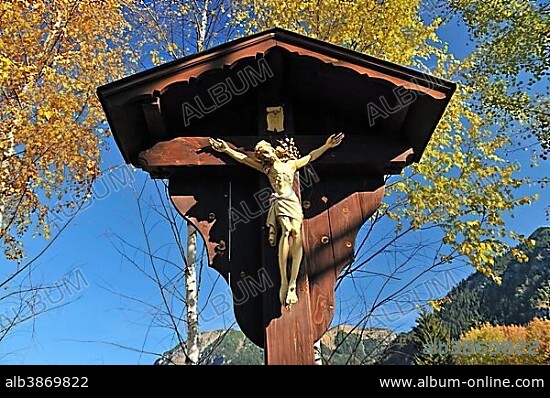Wayside cross, lookout point at Hofmannsruh, Oberstdorf, Allgaeu Alps, Upper Allgaeu region, Bavaria, Germany, Europe, PublicGround, Europe.