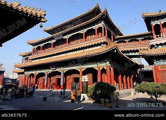 Wan Fu Ge Hall, Tibetan Buddhist temple Yong He Gong, Beijing, China, Asia.