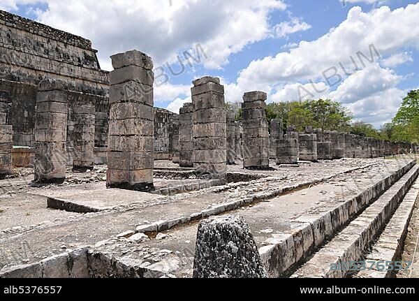 Temple of the Warriors, east colonnade, Zona Nord, Chichen-itza, new wonder of the world, Mayan and Toltec archaeological excavation, Yucatan Peninsula, Mexico, Central America.