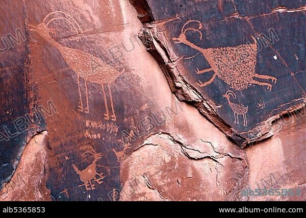 Petroglyphs etched in sandstone, symbols, prehistoric and historic rock art, wall drawings by the Anasazi Native Americans, Monument Valley, Navajo Tribal Park, Navajo Nation Reservation, Arizona, Utah, United States of America, USA, North America.
