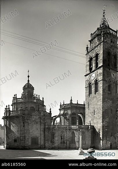 TORRE CAMPANARIO (SIGLO XVI) CAPILLA DE LA VIRGEN DE LOS OJOS GRANDES (SIGLO XVIII) Y ABSIDE DE LA CATEDRAL DE LUGO - FOTOGRAFIA EN BLANCO Y NEGRO - A.