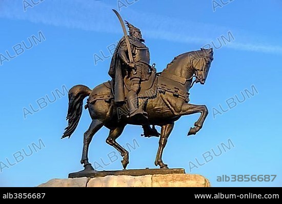 Skanderbeg Monument, equestrian statue Skënderbej, Albanian national hero Skanderbeg, Skanderbeg Square, Tirana, Albania, Europe.