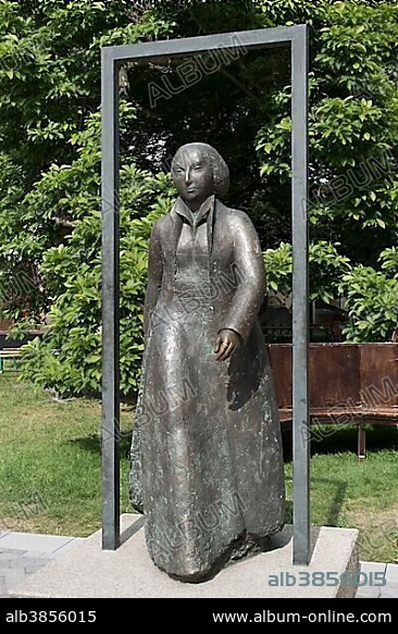 Monument to Katharina von Bora, Luther's wife, 1499-1552, in the Lutherhof, sculptor Nina Koch, Luther city Wittenberg, Saxony-Anhalt, Germany, Europe.