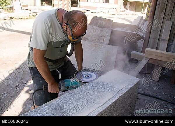 Demitz-Thumitz large quarry. The crushed granite is used to produce block steps, floor coverings, cover slabs, window sills, solid work, paving and columns. Granite refinement. Due to its good physical properties and its decorative effect, Lusatian granite has long been used in interior and exterior architecture.