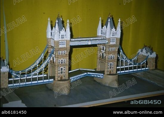 MAQUETA DEL PUENTE DE LA TORRE DE LONDRES.