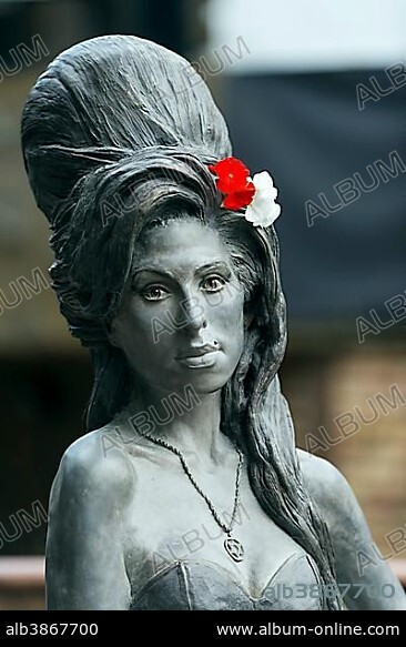 Bronze statue of singer Amy Winehouse, artist Scott Eaton, Stables Market, Camden Town, London, England, United Kingdom, Europe.