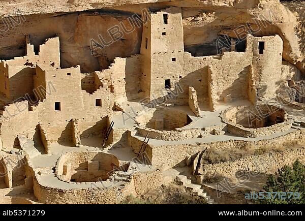 Historic habitation and cult site of the Ancestral Puebloans, Cliff Palace, partial view with 3 round ceremonial rooms, so-called called Kivas, about 1200 AD, Mesa Verde National Park, Colorado, USA, North America.