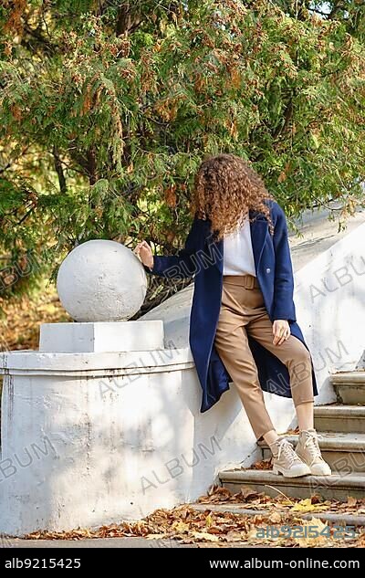 Faceless portrait of young woman in casual outfit.