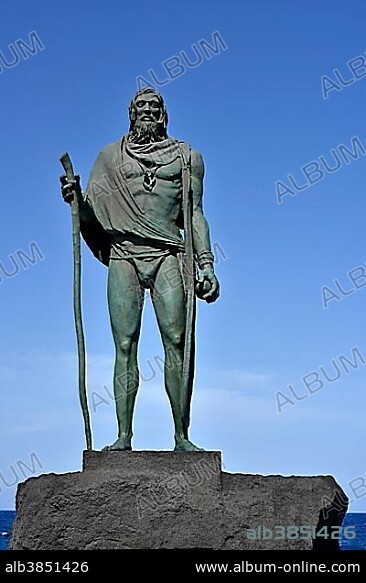 Mencey Statue on the Candelaria Promenade, Statue of Guanchen King Pelinor, Tenerife, Canary Islands, Spain, Europe.