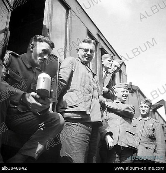 Approx. 1939,1941, training Wehrmacht, Wehrmacht soldiers on a train, Ulm, Germany, Europe.