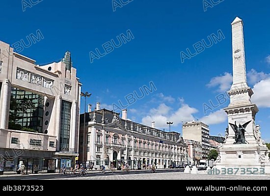 Restauradores Square, Praca dos Restauradores, with Monumento aos Restauradores, The Monument to the Restorers, and Foz Palace, Palacio Foz, Lisboa, Lisbon, Portugal, Europe.