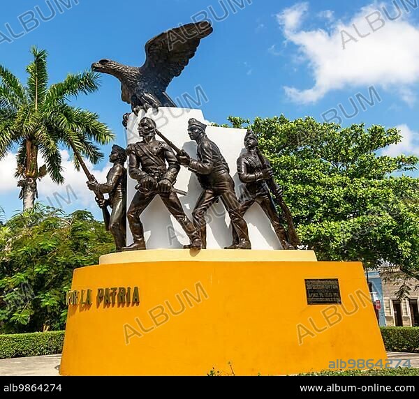 Patriotic sculpture, Monumento Niños Heroes, Parque de la Mejorada, Merida, Yucatan State, Mexico, Central America.