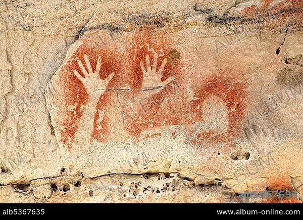 Aboriginal stencil paintings and rock engravings from the tribe of the Karingbal and Bidjara People, Carnarvon Gorge National Park, Queensland, Australia, Oceania.