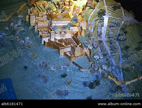 MAQUETA DEL PALACIO DE CARLOS V EN LA ALHAMBRA.