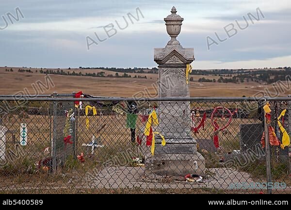 A monument marks the grave of Indians killed in the Wounded Knee Massacre of 1890, in the last significant engagement between Indians and European settlers, the U.S. Army killed more than 150 Lakota Sioux civilians, cemetery on the Pine Ridge Reservation, Wounded Knee, South Dakota, USA, North America.