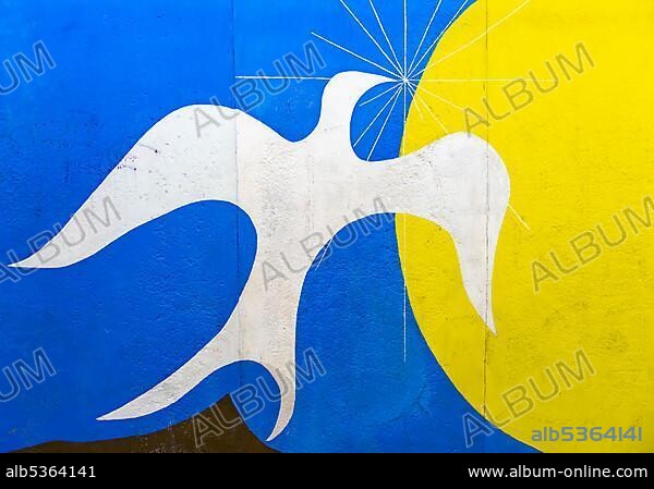 Graffiti Dawn Of Peace with white peace dove in front of sun, artist Salvatore de Fazio, mural at the East Side Gallery, Friedrichshain, Berlin, Germany, Europe.