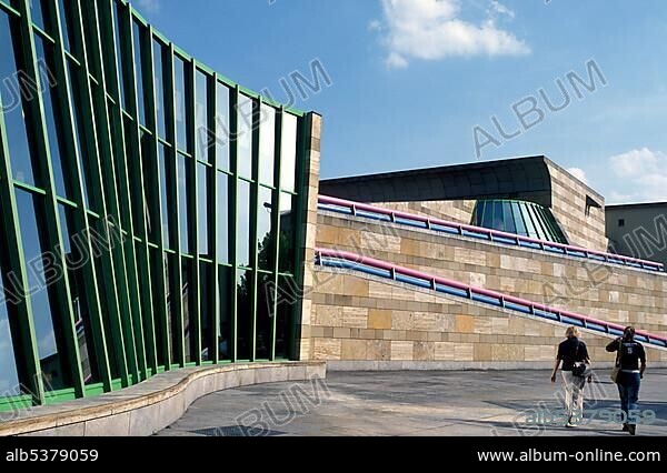New State Gallery, Museum, National Gallery, people, architect James Stirling, Stuttgart, Baden-Wuerttemberg, Germany, Europe.