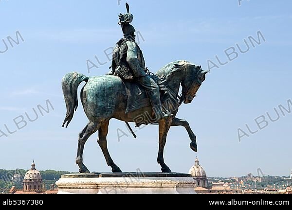 Equestrian statue, Monumento Nazionale a Vittorio Emanuele II, National Monument to Victor Emmanuel II, Rome, Italy, Europe.