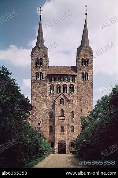 FACHADA OCCIDENTAL DE LA IGLESIA DE CORVEY - ARQUITECTURA CAROLINGIA - IGLESIA ABACIAL MONASTICA 822-848.