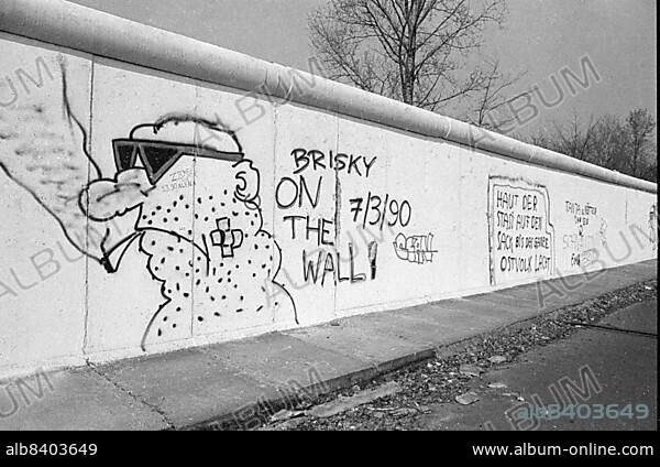GDR, Berlin, 16. 03. 1990, Wall between Potsdamer Platz and Brandenburg Gate, graffiti.
