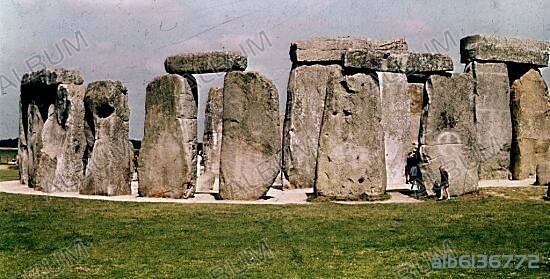 CROMLECH DE STONEHENGE - SANTUARIO UTILIZADO COMO SEPULCRO Y CALENDARIO DE PIEDRA - 2500/1700 AC.
