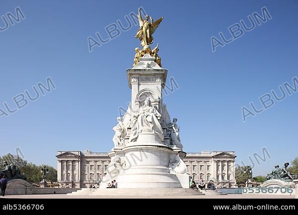 The Victoria Memorial in front of Buckingham Palace, London, England, Great Britain, Europe.