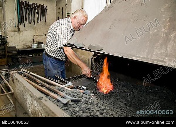 Blacksmith at the Demitz-Thumitz granite works. The granite processing tools have to be reforged, sharpened and hardened every day.