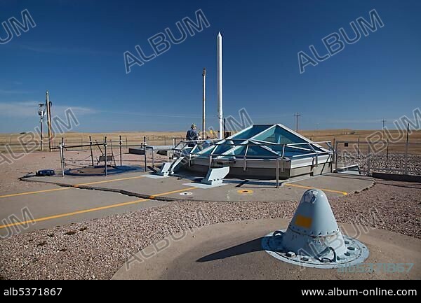 Communciations antenna at an underground Minuteman II missile silo; many missile sites were deactivated after the Cold War, this one was preserved as a National Historic Site by the National Park Service, Wall, South Dakota, USA, North America.