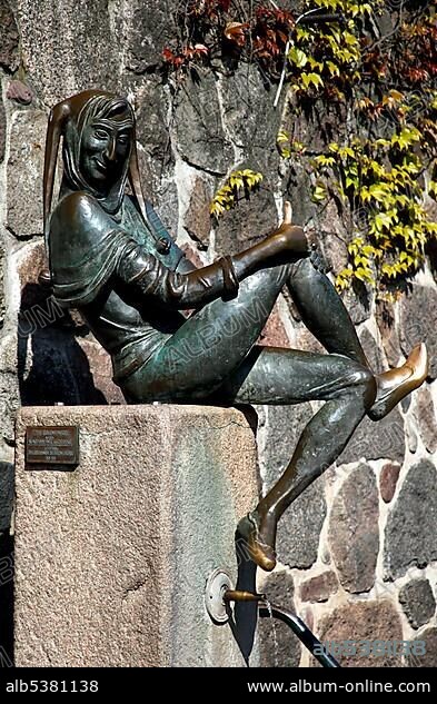 Till Eulenspiegel monument with thumb as lucky charm, Moelln, Holstein, Schleswig-Holstein, Germany, Europe.