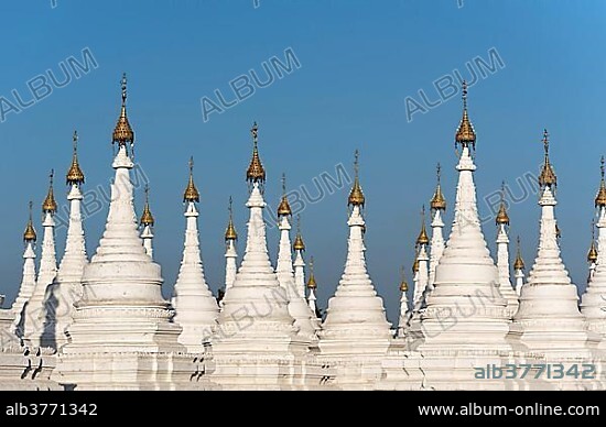 Stupas of Sandamuni or Sanda Muni Pagoda, Paya, Mandalay, Myanmar, Asia.