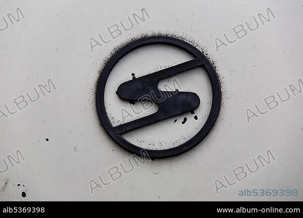 Trabant, Trabi, logo on bonnet.