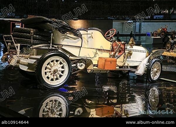 Mercedes 75 hp double phaeton, the first series-produced automobile from Daimler-Motoren-Gesellschaft with a six-cylinder engine, here an open touring car with two rows of seats from 1908, Mercedes-Benz Museum, Stuttgart, Baden-Württemberg, Germany, Europe.