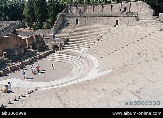 Teatro Grande, the grande theatre, Scavi di Pompei, Pompeii Ruins, Pompei, Naples, Campania, Italy, Europe.