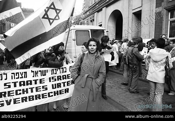 French Jews and German Nazi victims demonstrated for a conviction of the former Gestapo chief of Paris, Kurt Lischka, in front of the Regional Court in Cologne on 23 October 1979. Beate Klarsfeld Vorn, Germany, Europe.