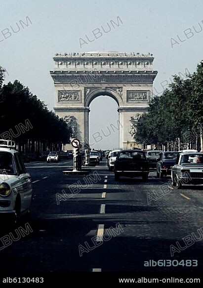 JEAN FRANÇOIS THERESE CHALGRIN (1739-1811). ARCO DEL TRIUNFO EN LA PLAZA CHARLES DE GAULLE CONSTRUIDO POR NAPOLEON BONAPARTE TRAS VICTORIA EN  AUSTERLITZ EN 1805 - FOTO AÑOS 60.