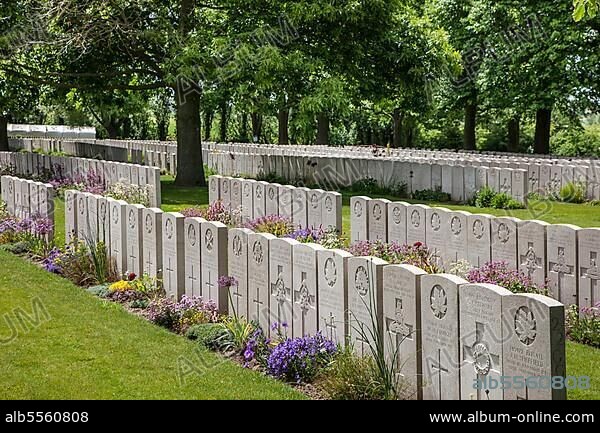 Lijssenthoek Military Cemetery, Commonwealth War Graves Commission burial ground for British soldiers of the First World War, Poperinge, Belgium, Europe.