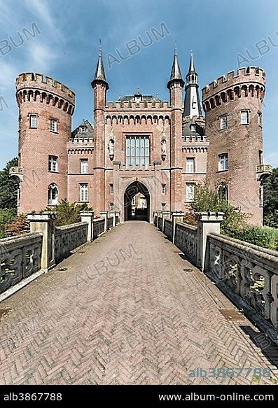 Schloss Moyland, moated castle, Museum of Modern Art, near Bedburg-Hau, North Rhine-Westphalia, Germany, Europe.