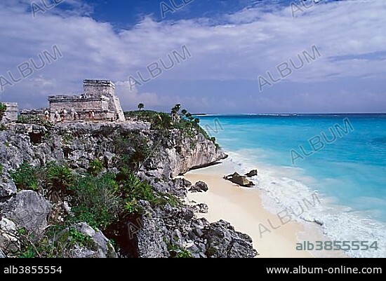 El Castillo Mayan Temple of Tulum on the Caribbean Coast, Riviera Maya, Quintana Roo, Yucatan Peninsula, Mexico, North America, Central America.