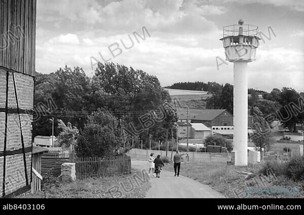 Germany, Mödlareuth, 18. 08. 1991, watchtower, in the former border village of Mödlareuth in Thuringia, the village was divided by a wall during the division of the two German states, Europe.
