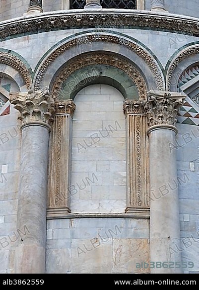 Detail of facade with round arch and columns, Leaning Tower of Pisa, Province of Pisa, Tuscany, Italy, Europe.