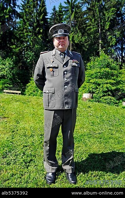 Museum guide in the uniform of a major of the Staatssicherheit national security, the Stasi, Bunkermuseum museum Frauenwald, Thuringia, Germany, Europe.