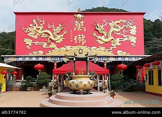 Temple square with main building, Ten Thousand Buddhas Monastery, Sha Tin, New Territories, Hong Kong, China, Asia.