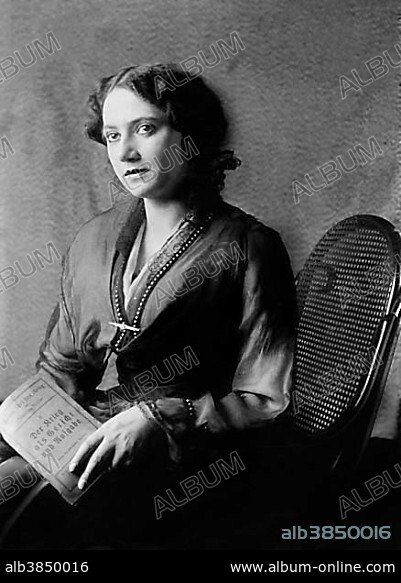 Young woman with book in reading chair, book title Der Krieg als Gericht und Aufgabe, Reden über den Krieg, 1915, First World War, Germany, Europe.
